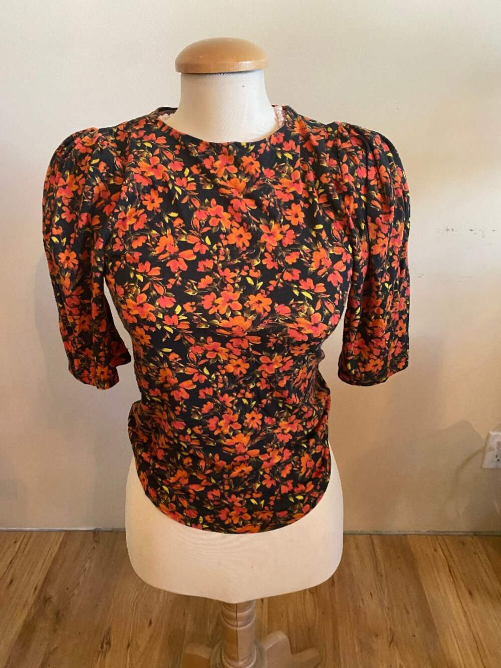Womans Gap Floral Puffy Sleeve Blouse
